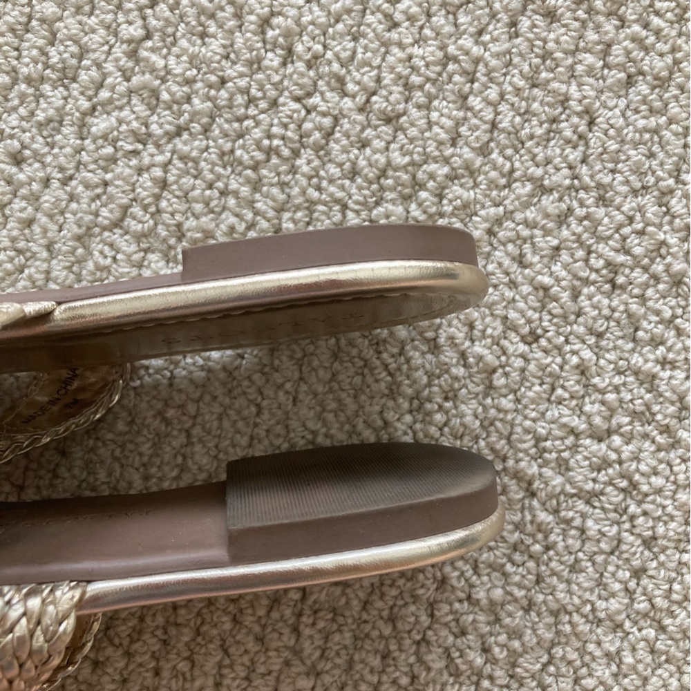 Talbots Cece Gold Metallic Braided Thong Sandals Size 7M High End Flip Flops - Picture 7 of 7